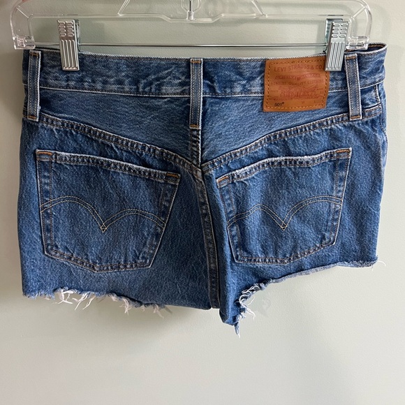 Women’s Levi 501 Shorts - Picture 4 of 4